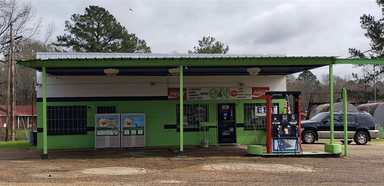 2011 Monticello St, Hazlehurst, MS 39083